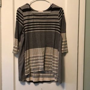 High-Low Multi Design Shirt w/ 3/4 Inch Sleeves